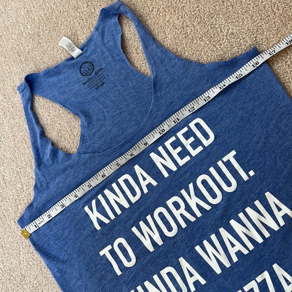 Muscles and donuts ‘kinda need to workout kinda wanna eat pizza’graphic tank top - Picture 5 of 7